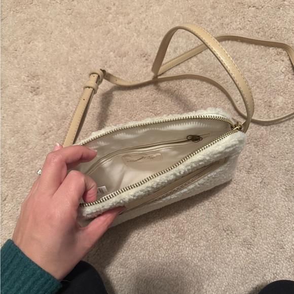 Universal Thread Crossbody - Picture 4 of 5